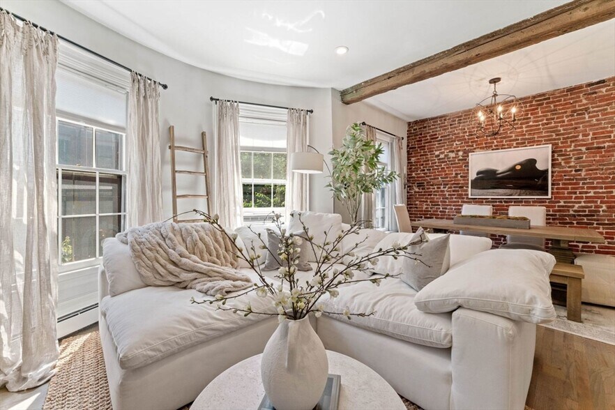 Building Photo - 91 Waltham St