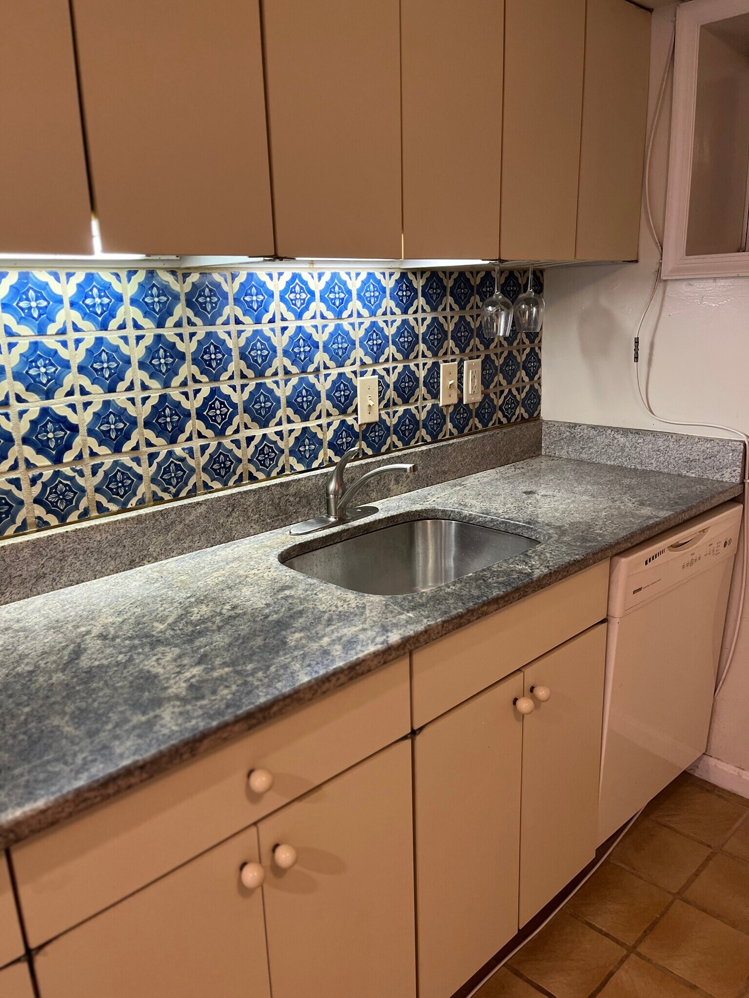 Building Photo - 504 E St NE