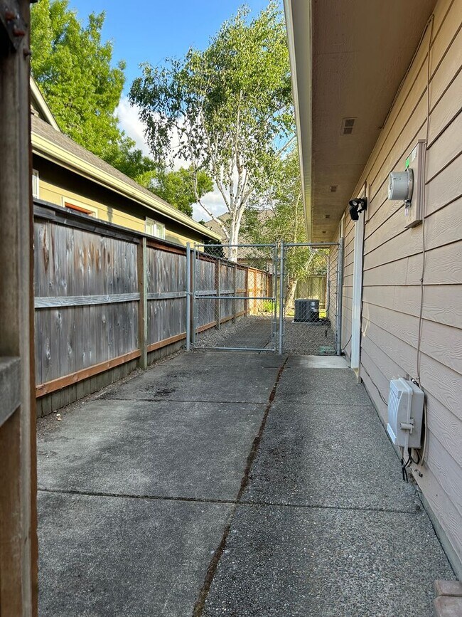 Building Photo - Beautiful Single Family Home in N. Keizer