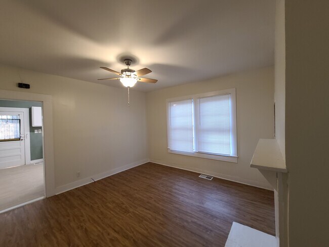 Building Photo - 1921 10th St