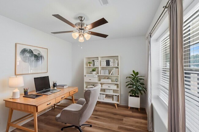 Building Photo - 1713-1715-1715 Louise Cir
