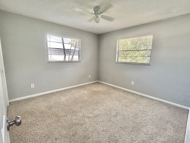 Building Photo - 3BR 1BA Annual Unfurnished Rental Availabl...