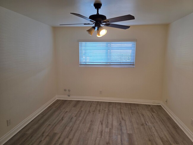 Building Photo - Renovated downstairs 2 bedroom 1 bath cond...
