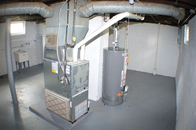 Building Photo - 3591 W 134th St