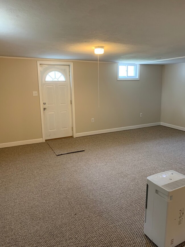 Building Photo - Beautiful 5 bed/2 bath house
