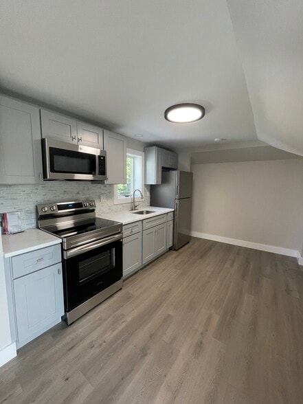 Kitchen - 45 Fenwick St