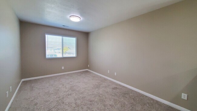 Building Photo - 2069 W 400 S