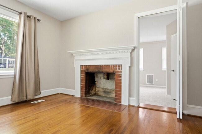 Building Photo - Move-in Ready 3 Bedroom Ranch Home in Eastway Park