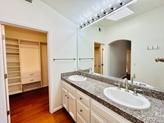 Building Photo - Move-in Ready 3BD/2.5BA, Two-Story Home in Stony Brook in Downtown Danville