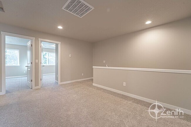 Building Photo - 4712 NE 37th Ct