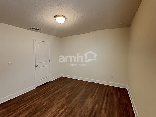 Building Photo - 1001 Walden Pond Dr