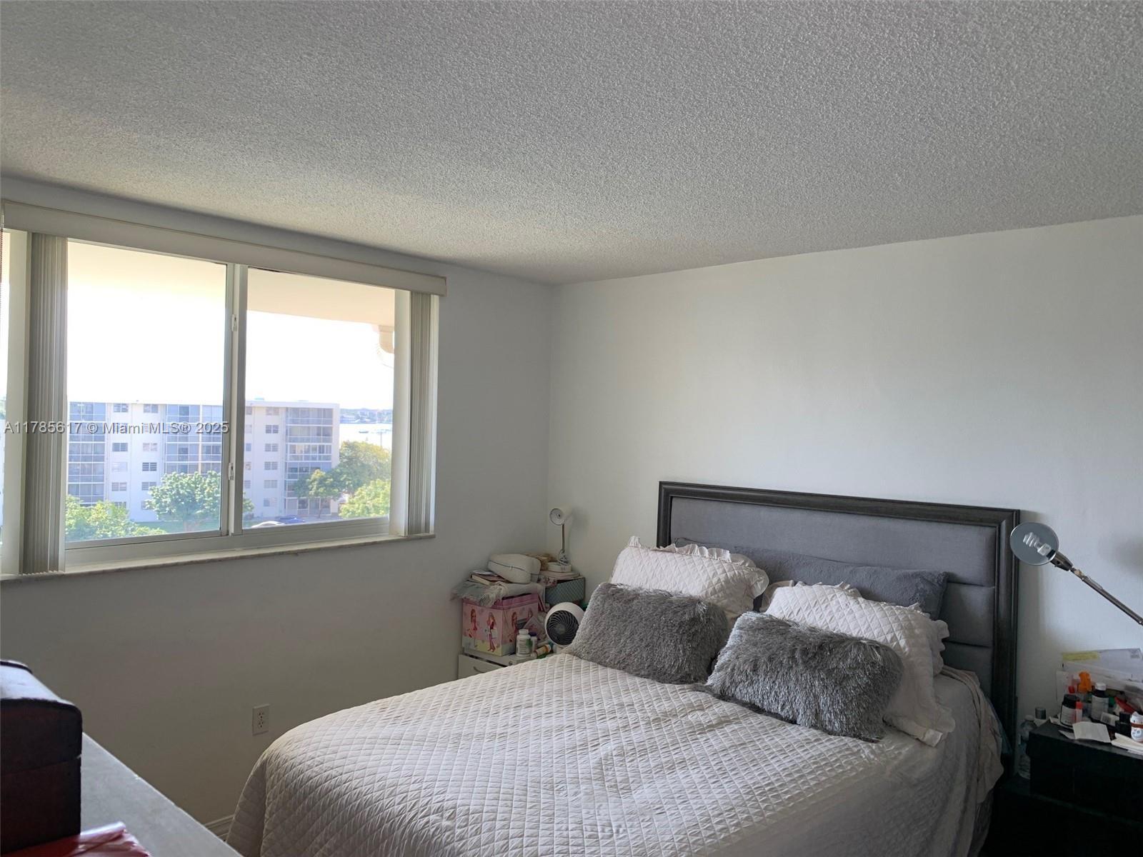 Building Photo - 2851 Leonard Dr