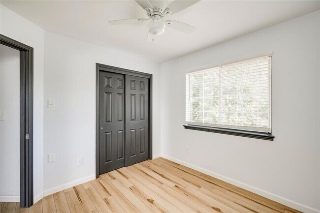 Building Photo - 1917 Windy Park Dr