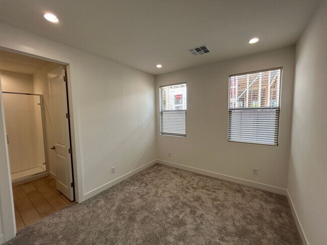 Building Photo - 11806 N Loma Linda St