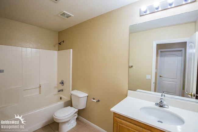 Building Photo - Spacious Two-Story 5Bdm 2.5Ba Home with Private Backyard in Summerlin.