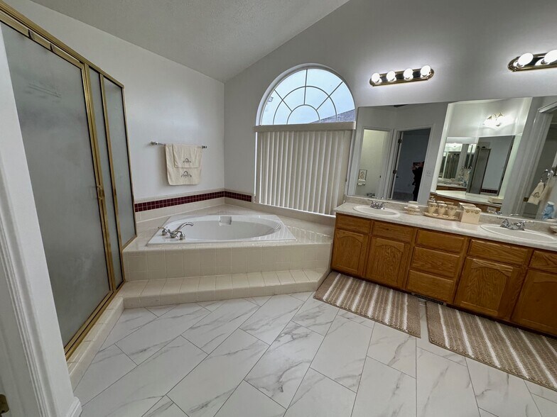 Building Photo - 2824 W Ivory Way