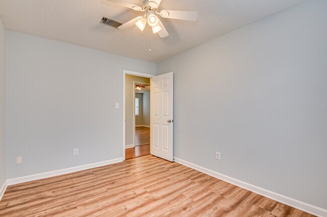 Building Photo - 3882 Villa Ln