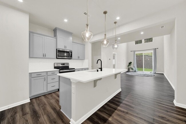 Building Photo - Lovely 3 Bed 3.5 Bath Townhome in Indian L...