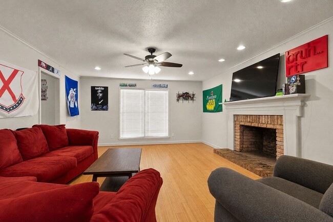 Building Photo - 1414 Caplewood Dr