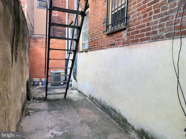 Building Photo - 545 Christian St
