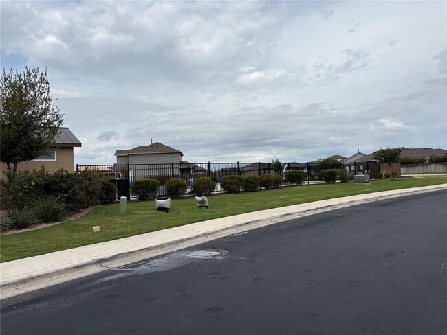Building Photo - 505 Rainmaker Ln