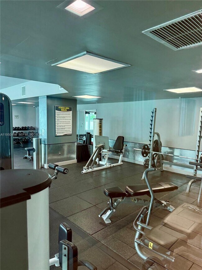 Building Photo - 275 NE 18th St