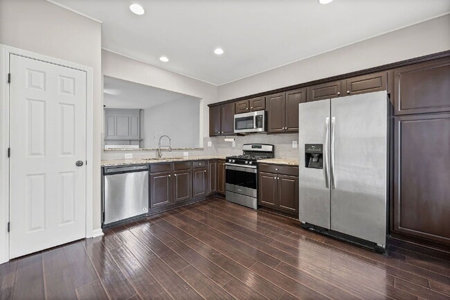 Building Photo - 5149 Manerdale Dr SE