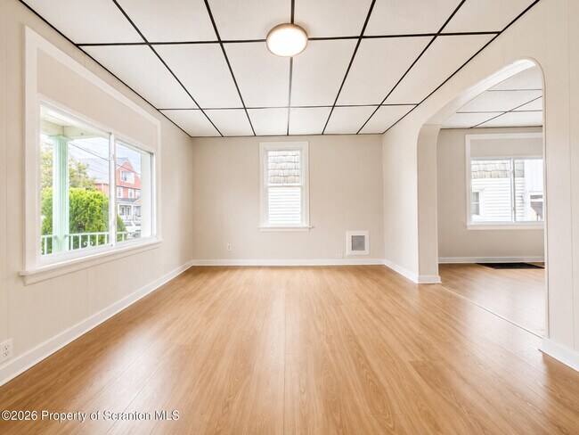 Building Photo - 1112 W Elm St