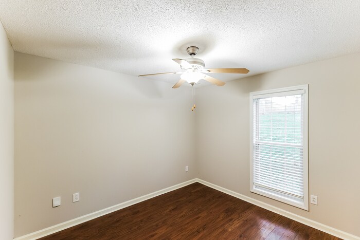 Building Photo - 112 Hayloft Ct