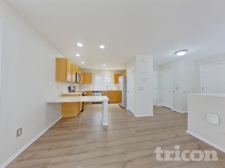 Building Photo - 8095 Oliver Rd