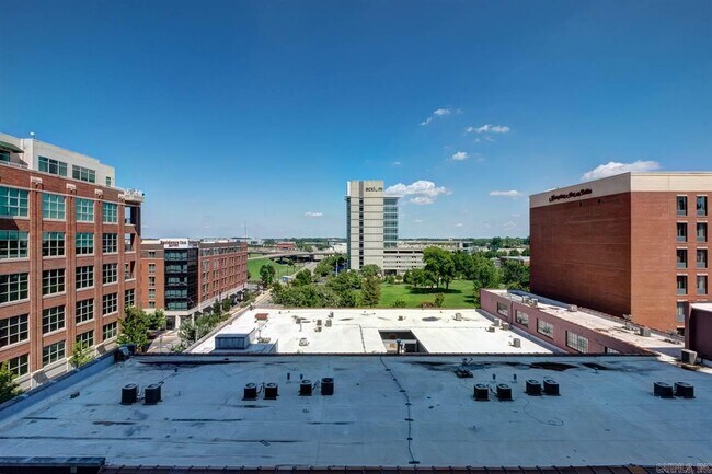 Building Photo - 315 S Rock St