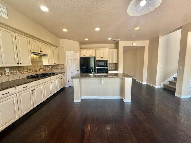 Building Photo - Charming 4 Bedroom Home in Springlake