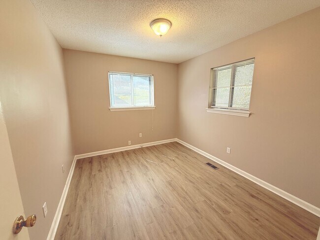 Building Photo - 4751 Tessie Ln