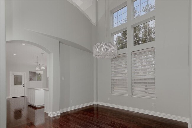 Building Photo - 2 E Pipers Green St