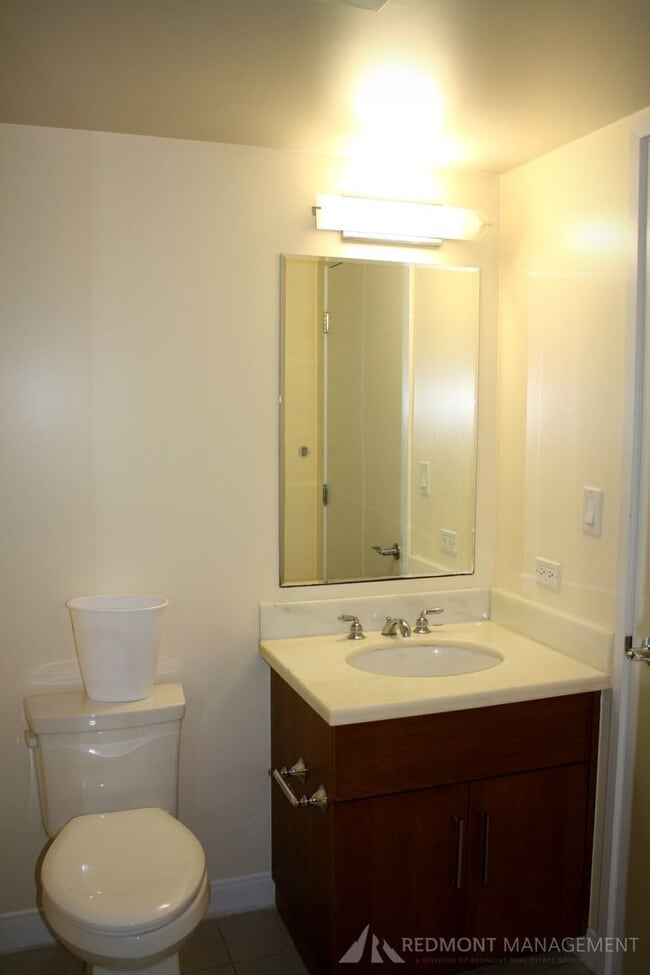 Building Photo - Luxurious Condo with Mountain Views