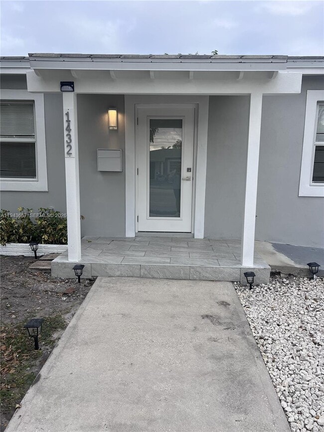 Building Photo - 1432 N Andrews Ave