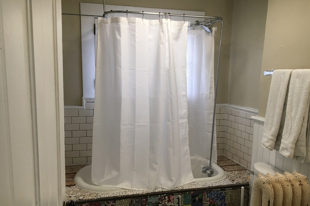 Building Photo - 2424 S Harrison St