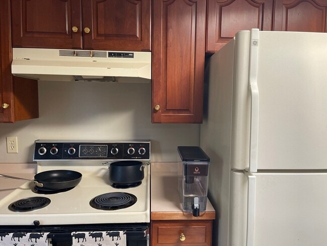 Building Photo - 576 Marrett Rd