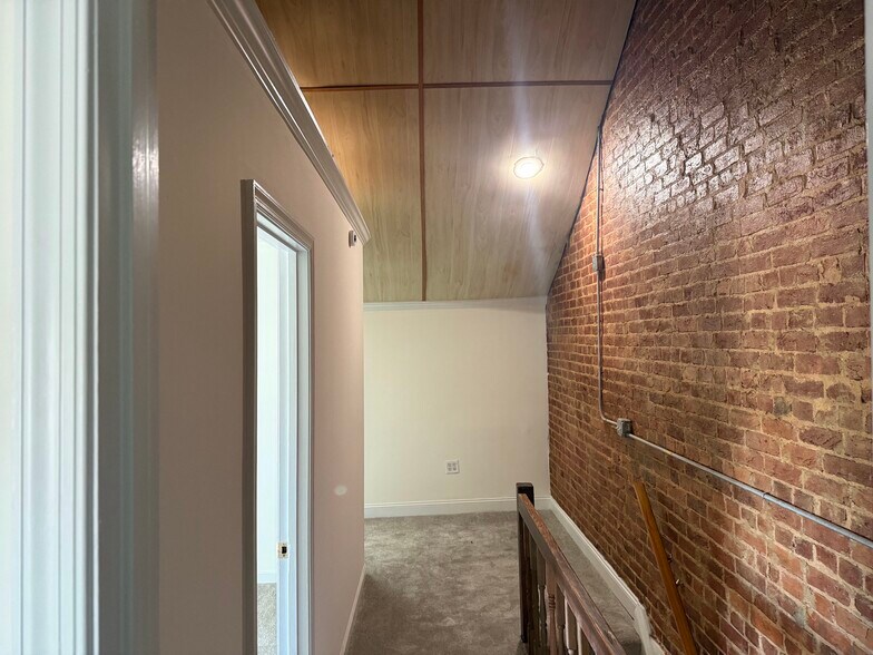 Building Photo - 917 Hamilton St NW