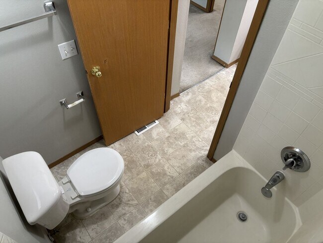 Building Photo - Stunning 3-Bedroom Home in Puyallup's Silver Pointe For Rent!