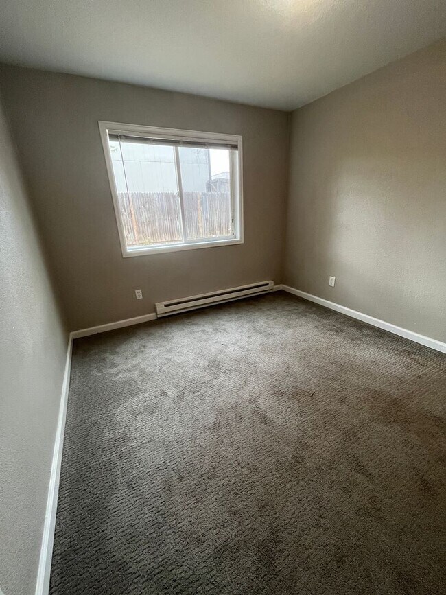 Building Photo - For Rent – Beautifully Remodeled 2-Bedroom Unit in Denver