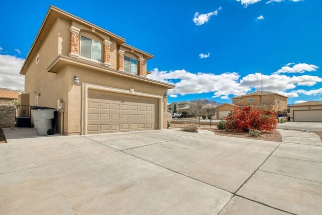 Building Photo - Beautiful Corner lot House