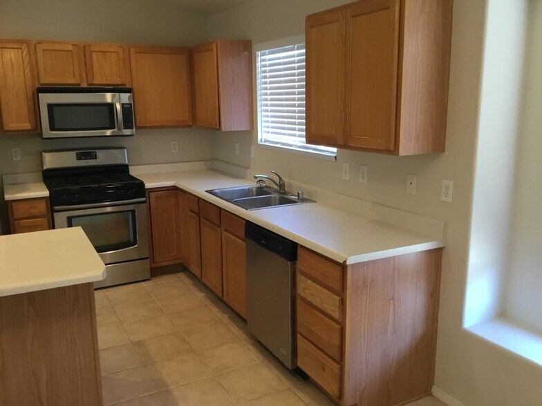 Building Photo - 804 Ocate Meadows Dr NE