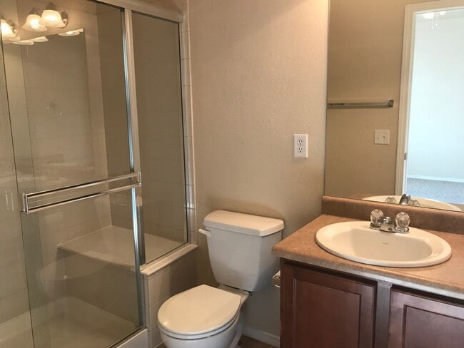 Building Photo - CHARMING 2BD TOWNHOME IN THE VISTAS AT NOR...