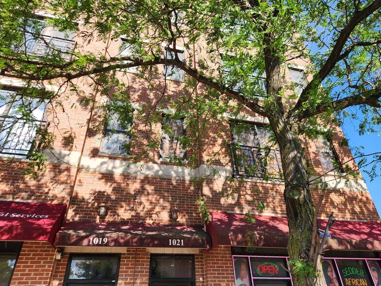 Building Photo - 1019 S Western Ave