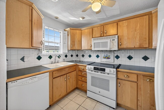 Building Photo - 1500 Gay Rd