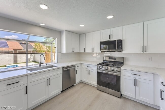 Building Photo - 6348 Vicuna Dr