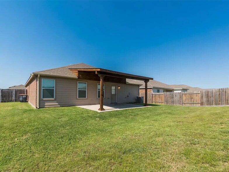 Building Photo - 204 Lamont Rd