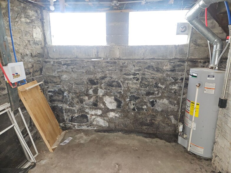 Building Photo - 1330 Midland Ave