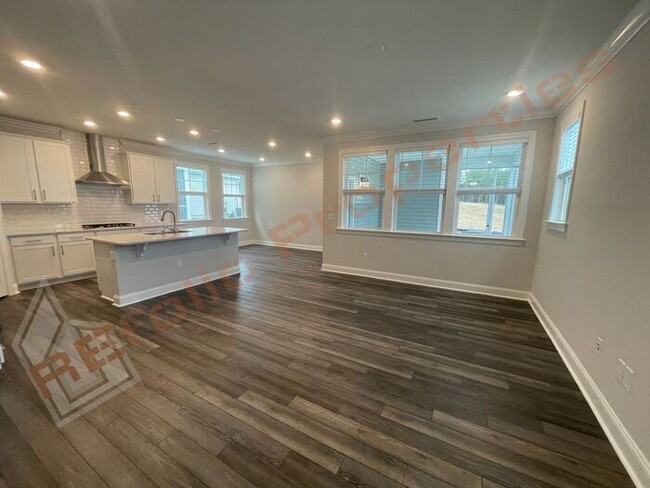 Building Photo - Amazing 4 Bedroom, 2.5 Bathroom Home with ...